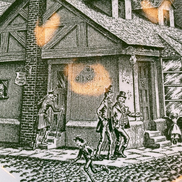 Vintage dinner plate “The Old Curiosity Shop” 10” across by Royal USA 1950s - Picture 2 of 4